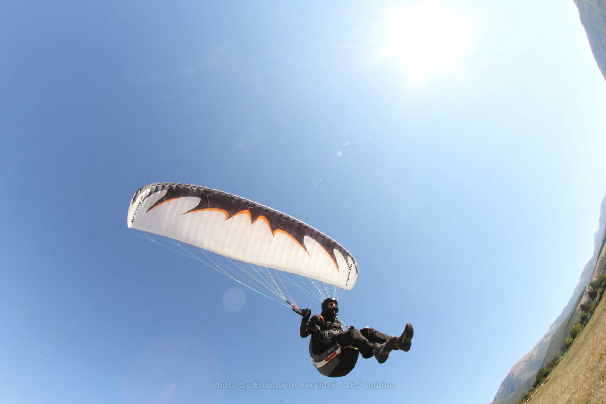 lovers of paraglidind in Castelluccio di Norcia